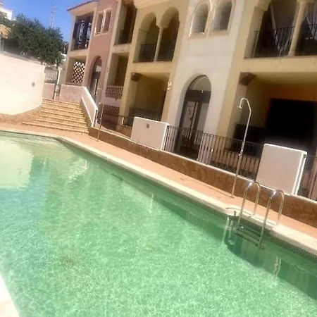 Coastal 2-bed Penthouse With Roof Terrace And Sea View Appartement *