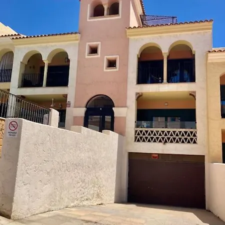 Coastal 2-bed Penthouse With Roof Terrace And Sea View