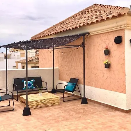 Coastal 2-bed Penthouse With Roof Terrace And Sea View Appartement *